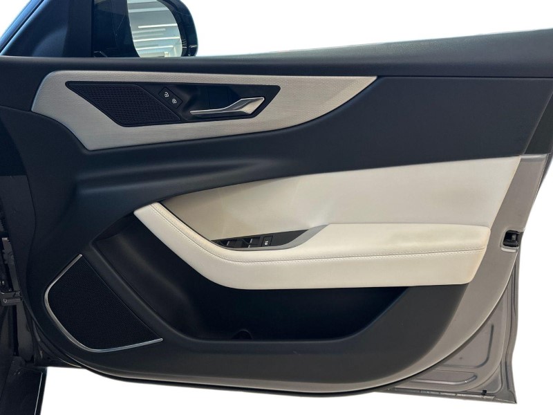 2023 (23) JAGUAR XE 2.0 D200 R-Dynamic Black 4dr Auto 5000417