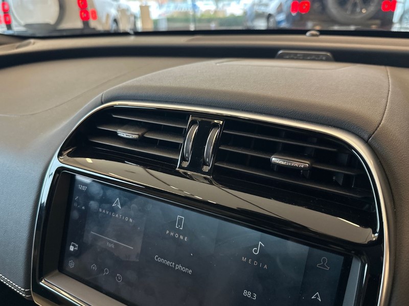 2023 (23) JAGUAR XE 2.0 D200 R-Dynamic Black 4dr Auto 5000429