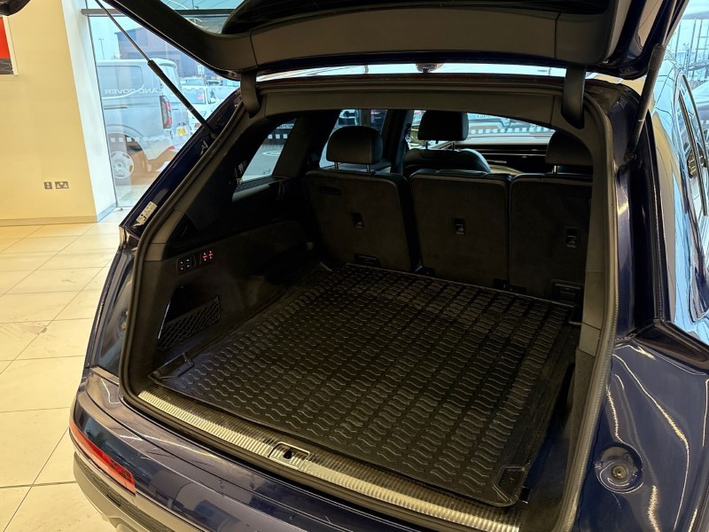 2021 (21) AUDI Q7 50 TDI Quattro S Line 5dr Tiptronic 5010765