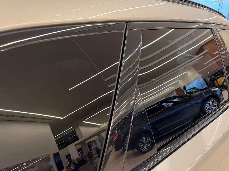 2019 (19) LAND ROVER RANGE ROVER VELAR 3.0 D300 R-Dynamic HSE 5dr Auto 5012018