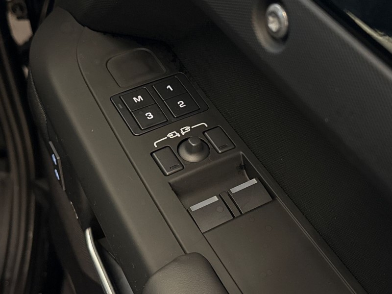 2025 (74) LAND ROVER DEFENDER 3.0 D250 X-Dynamic HSE 90 3dr Auto 5019138