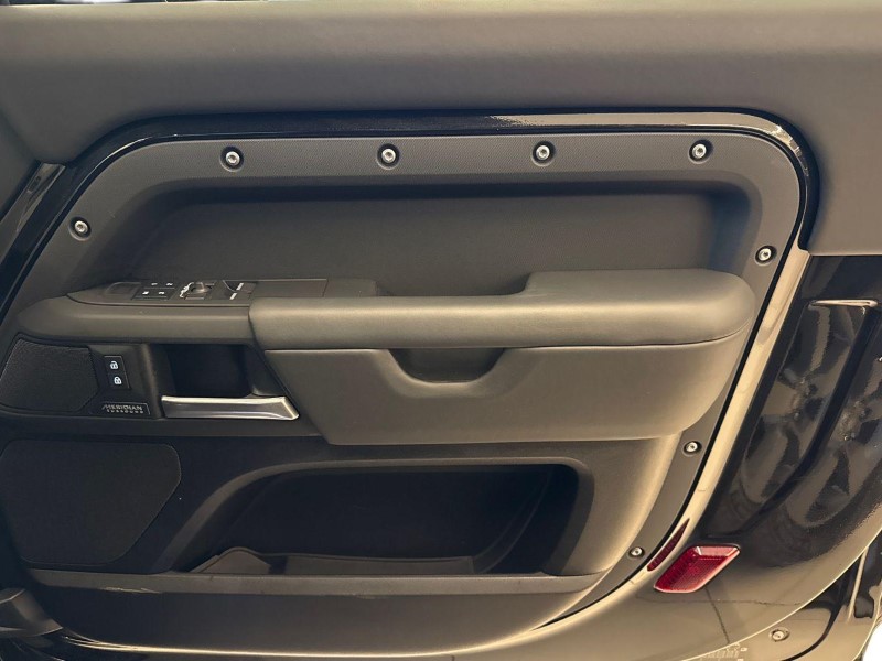 2025 (74) LAND ROVER DEFENDER 3.0 D250 X-Dynamic HSE 90 3dr Auto 5019137