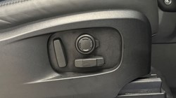 2025 (74) LAND ROVER DEFENDER 3.0 D250 X-Dynamic HSE 90 3dr Auto 5019139