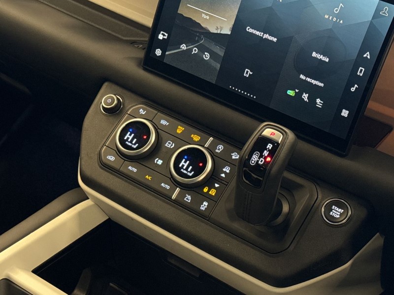 2025 (74) LAND ROVER DEFENDER 3.0 D250 X-Dynamic HSE 90 3dr Auto 5019129