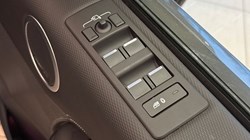 2024 (73) LAND ROVER DISCOVERY 3.0 D300 Dynamic HSE 5dr Auto 5024590