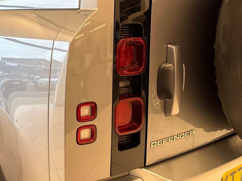 2021 (70) LAND ROVER DEFENDER 3.0 D250 HSE 110 5dr Auto 5034612