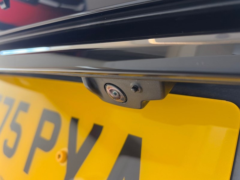 2026 (75) LAND ROVER RANGE ROVER VELAR 2.0 D200 MHEV Dynamic SE 5dr Auto 5293527