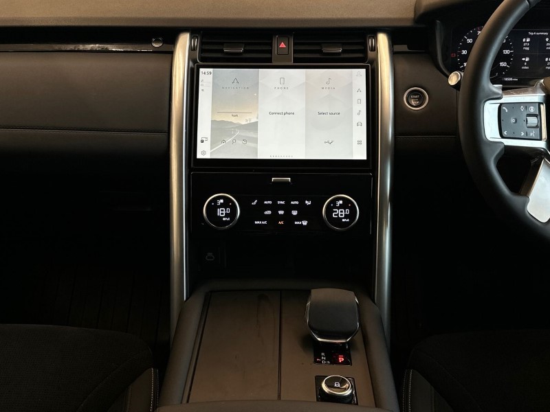 2024 (73) LAND ROVER DISCOVERY 3.0 D300 S 5dr Auto 5051145