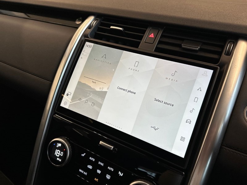 2024 (73) LAND ROVER DISCOVERY 3.0 D300 S 5dr Auto 5051161