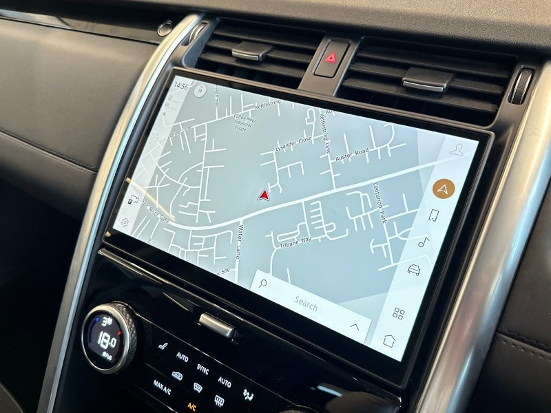 2024 (73) LAND ROVER DISCOVERY 3.0 D300 S 5dr Auto 5051142