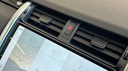 2024 (73) LAND ROVER DISCOVERY 3.0 D300 S 5dr Auto 5051166