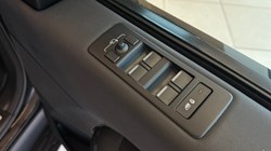 2024 (73) LAND ROVER DISCOVERY 3.0 D300 S 5dr Auto 5051154