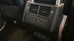 2024 (73) LAND ROVER DISCOVERY 3.0 D300 S 5dr Auto 5051149