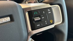 2024 (73) LAND ROVER DISCOVERY 3.0 D300 S 5dr Auto 5051160