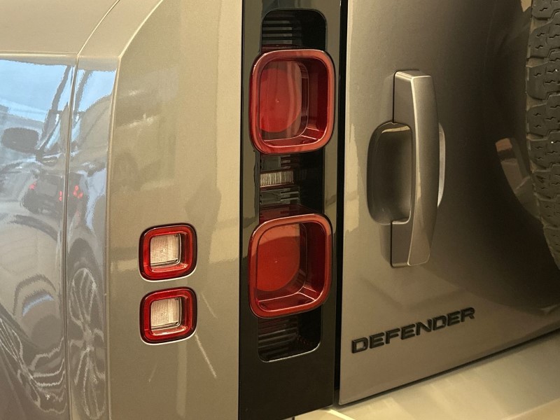 2021 (21) LAND ROVER DEFENDER 3.0 D250 SE 90 3dr Auto 5060405
