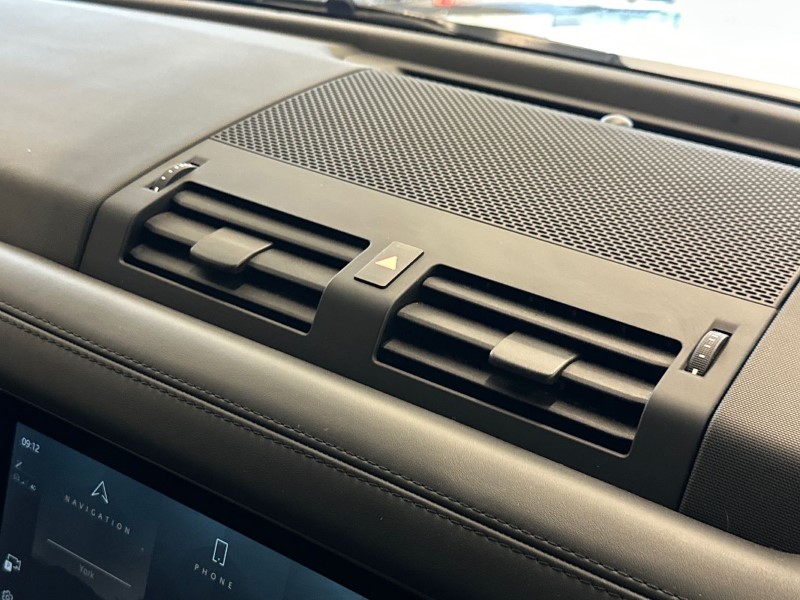 2021 (21) LAND ROVER DEFENDER 3.0 D250 SE 90 3dr Auto 5060393