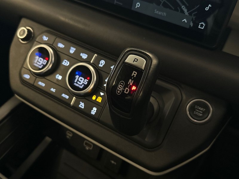 2021 (21) LAND ROVER DEFENDER 3.0 D250 SE 90 3dr Auto 5060372