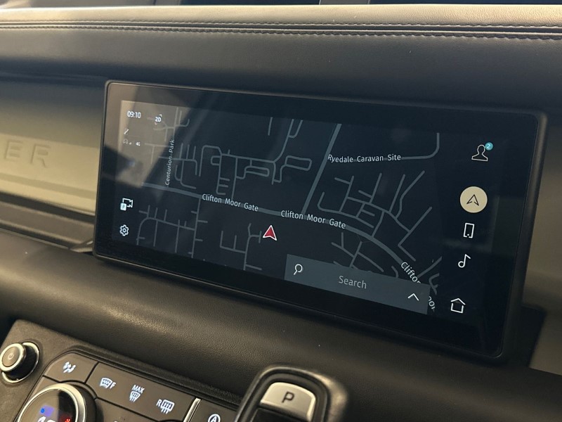 2021 (21) LAND ROVER DEFENDER 3.0 D250 SE 90 3dr Auto 5060370