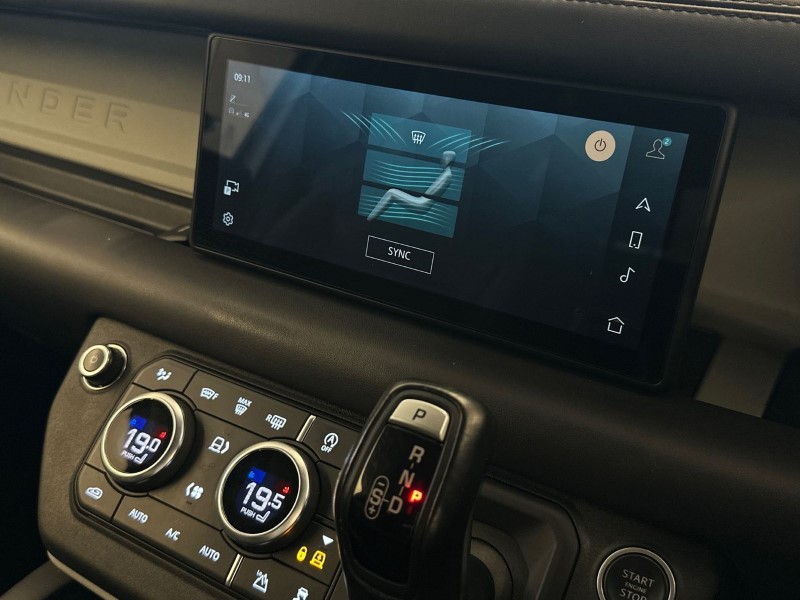 2021 (21) LAND ROVER DEFENDER 3.0 D250 SE 90 3dr Auto 5060390