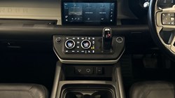 2021 (21) LAND ROVER DEFENDER 3.0 D250 SE 90 3dr Auto 5060373