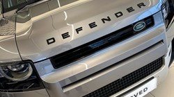 2021 (21) LAND ROVER DEFENDER 3.0 D250 SE 90 3dr Auto 5060401