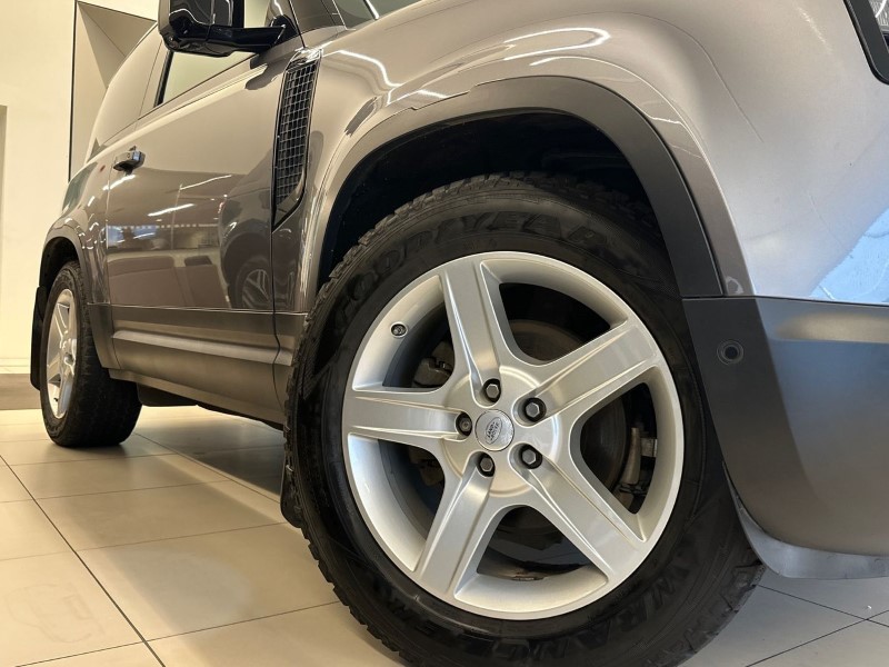 2021 (21) LAND ROVER DEFENDER 3.0 D250 SE 90 3dr Auto 5060402