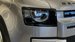 2021 (21) LAND ROVER DEFENDER 3.0 D250 SE 90 3dr Auto 5060376