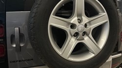 2021 (21) LAND ROVER DEFENDER 3.0 D250 SE 90 3dr Auto 5060403