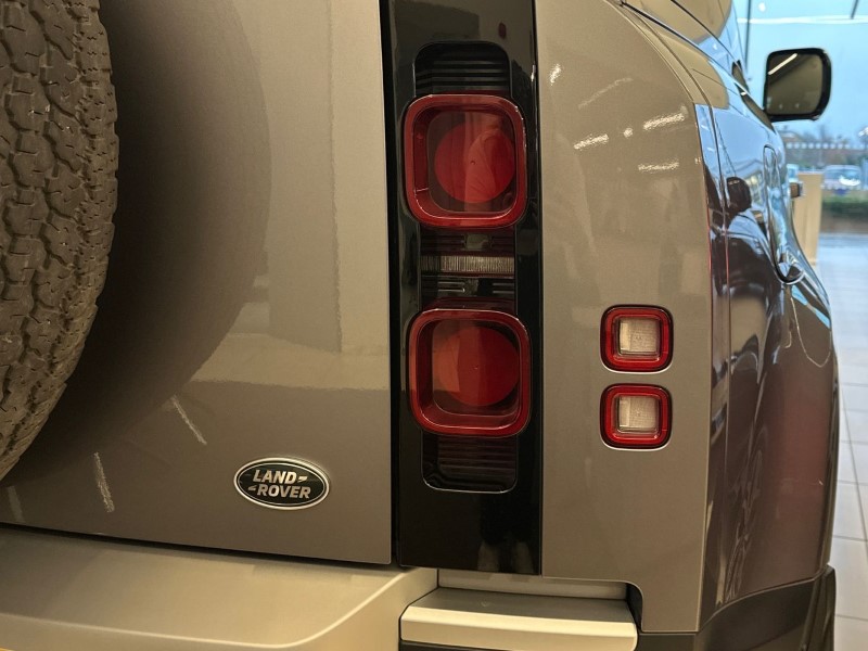 2021 (21) LAND ROVER DEFENDER 3.0 D250 SE 90 3dr Auto 5060378