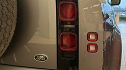 2021 (21) LAND ROVER DEFENDER 3.0 D250 SE 90 3dr Auto 5060378