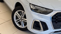 2021 (21) AUDI Q5 40 TDI Quattro S Line 5dr S Tronic 5019993