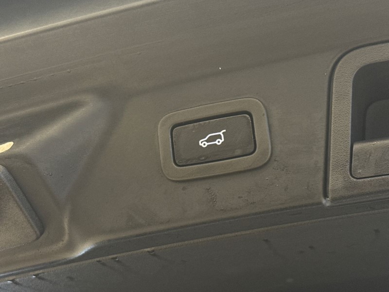 2022 (22) LAND ROVER RANGE ROVER VELAR 2.0 D200 R-Dynamic SE 5dr Auto 5053993