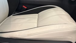 2022 (22) LAND ROVER RANGE ROVER VELAR 2.0 D200 R-Dynamic SE 5dr Auto 5053979