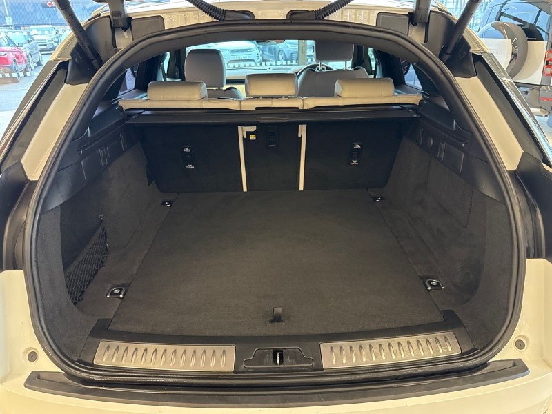 2022 (22) LAND ROVER RANGE ROVER VELAR 2.0 D200 R-Dynamic SE 5dr Auto 5053965