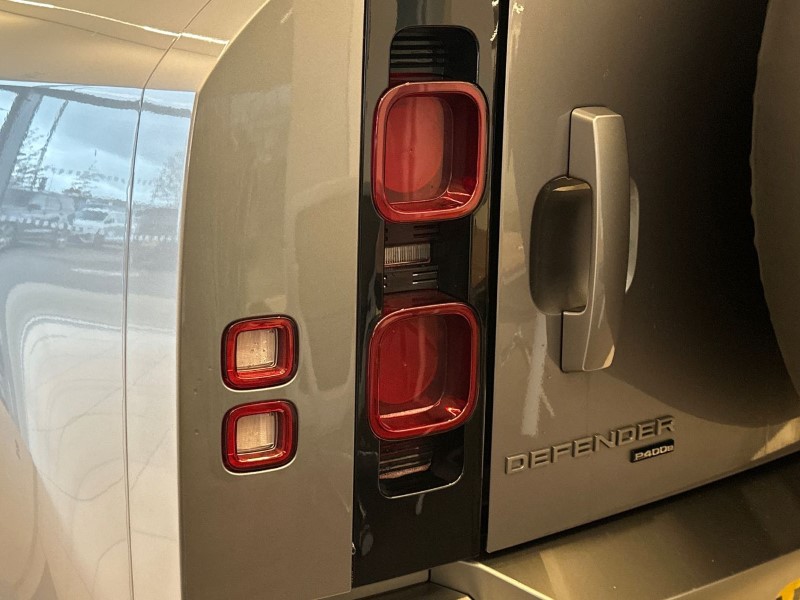 2022 (22) LAND ROVER DEFENDER 2.0 P400e X-Dynamic SE 110 5dr Auto 5057877