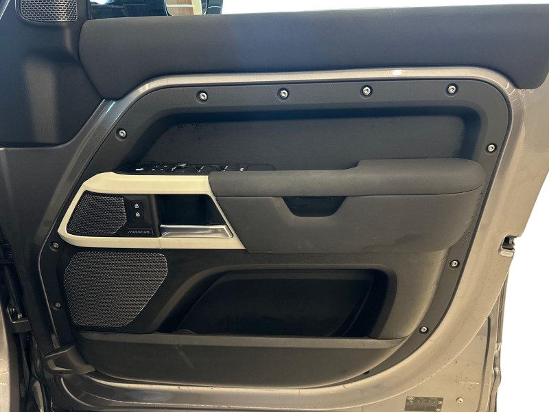 2022 (22) LAND ROVER DEFENDER 2.0 P400e X-Dynamic SE 110 5dr Auto 5057880