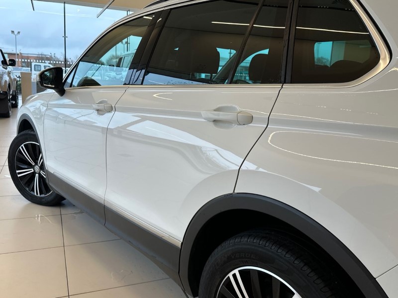 2019 (19) VOLKSWAGEN TIGUAN 1.5 TSi EVO 130 SE Nav 5dr 5059632