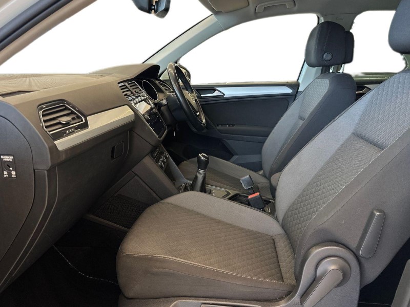 2019 (19) VOLKSWAGEN TIGUAN 1.5 TSi EVO 130 SE Nav 5dr 5059615