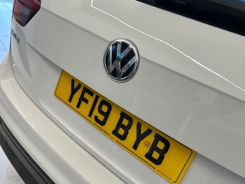 2019 (19) VOLKSWAGEN TIGUAN 1.5 TSi EVO 130 SE Nav 5dr 5059649