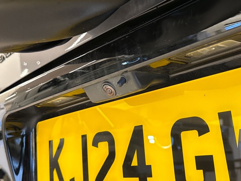 2024 (24) LAND ROVER DEFENDER 2.0 P400e X-Dynamic HSE 110 5dr Auto 5059873