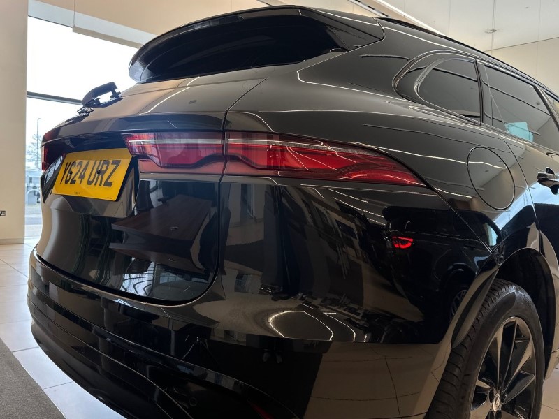 2024 (24) JAGUAR F-PACE 2.0 D200 R-Dynamic SE Black 5dr Auto AWD 5095051