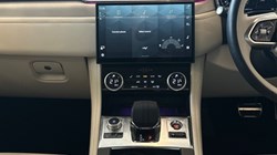 2024 (24) JAGUAR F-PACE 2.0 D200 R-Dynamic SE Black 5dr Auto AWD 5095018