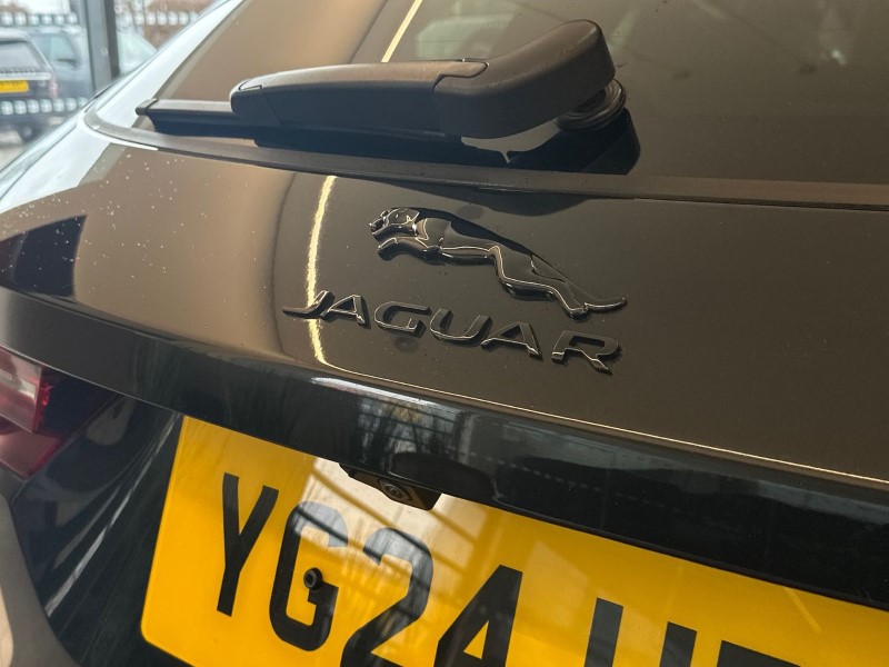2024 (24) JAGUAR F-PACE 2.0 D200 R-Dynamic SE Black 5dr Auto AWD 5095050