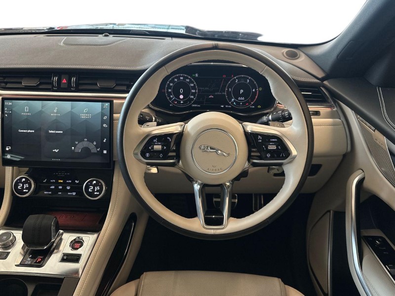 2024 (24) JAGUAR F-PACE 2.0 D200 R-Dynamic SE Black 5dr Auto AWD 5095019