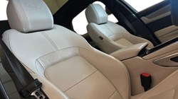 2024 (24) JAGUAR F-PACE 2.0 D200 R-Dynamic SE Black 5dr Auto AWD 5095030