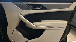 2024 (24) JAGUAR F-PACE 2.0 D200 R-Dynamic SE Black 5dr Auto AWD 5095026