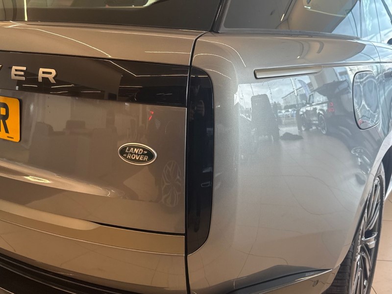 2023 (23) LAND ROVER RANGE ROVER 3.0 D300 SE 4dr Auto 5100308