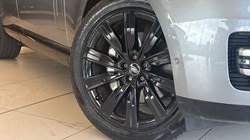2023 (23) LAND ROVER RANGE ROVER 3.0 D300 SE 4dr Auto 5100305