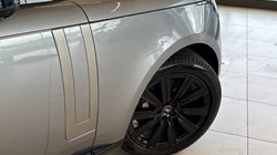 2023 (23) LAND ROVER RANGE ROVER 3.0 D300 SE 4dr Auto 5100310