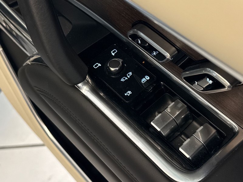 2023 (23) LAND ROVER RANGE ROVER 3.0 D300 SE 4dr Auto 5100286